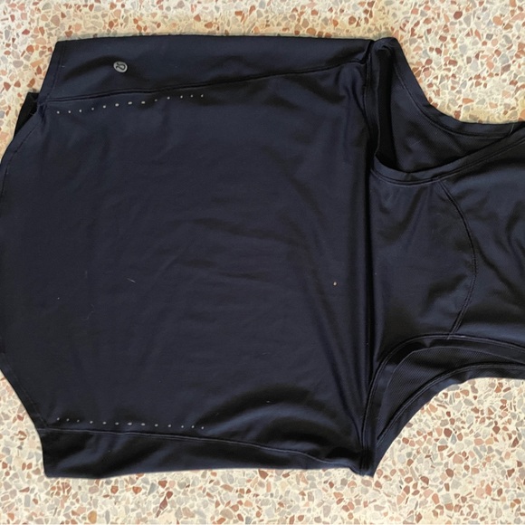 Lululemon textured singlet Tank - Picture 3 of 6